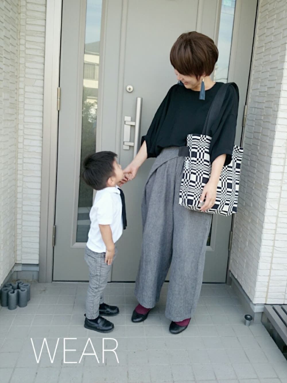 「大人カジュアル、KBF、ヨハンナグリクセン、シンプル、パンツスタイル、キレイめ、タッセルピアス」｜「KBFのKBF　タイパンツ（その他パンツ、グレー系）」を使った、popo☆さん（レディース・159cm）の秋コーディネートの1枚目の写真
