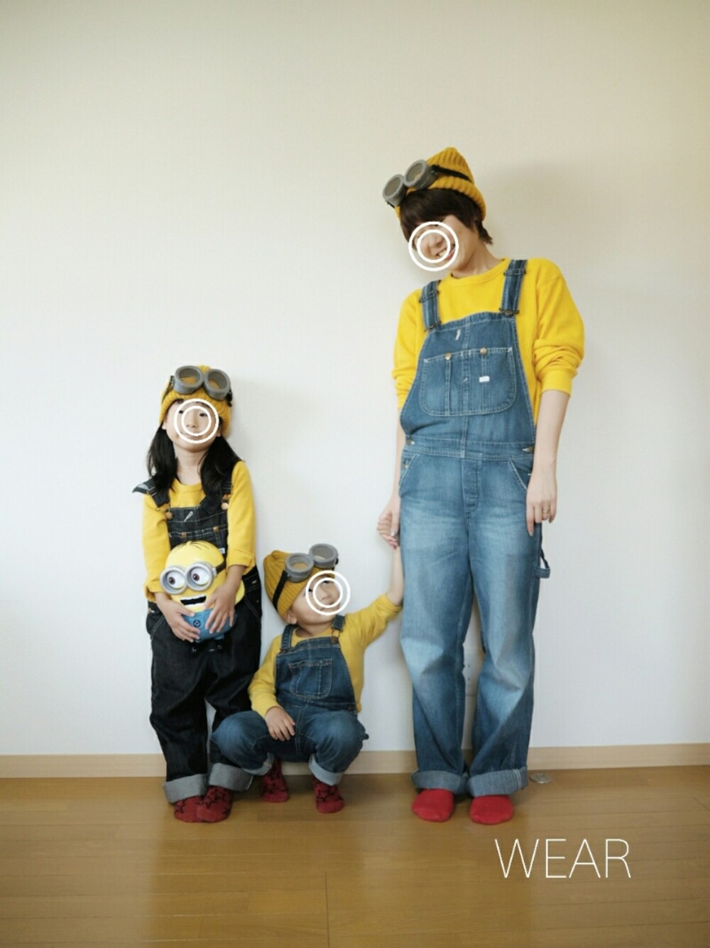 「kids、ハロウィン、WEAR HALLOWEEN 2016、ミニオンズ、おとこのこ、おんなのこ、親子コーデ、親子でおそろい、オーバーオール」｜「babyGAPのアイテム（サロペット/オーバーオール、ブルー系）」を使った、popo☆さん（レディース・159cm）の秋コーディネートの1枚目の写真