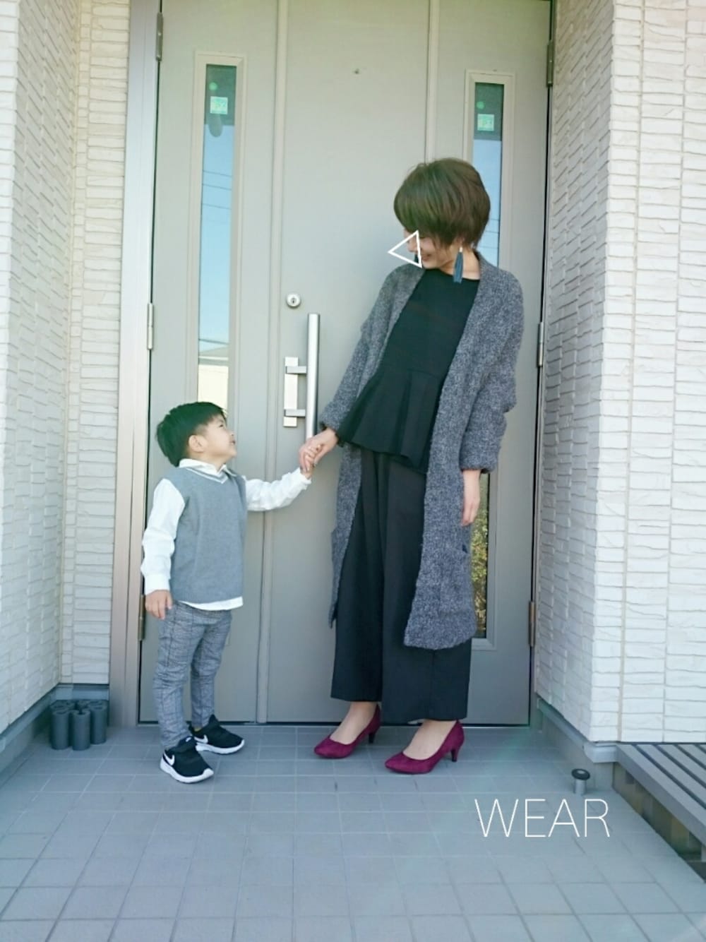 「キッズコーデ、男の子、親子コーデ、リンクコーデ、ワイドパンツ、ぺプラムトップス、フリンジ、パンツスタイル、グレーニット」｜「earth music&ecologyのアイテム（シャツ/ブラウス、グレー系）」を使った、popo☆さん（レディース・159cm）の冬コーディネートの1枚目の写真