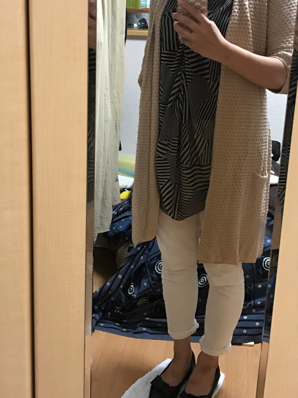 「SNIDELのアイテム（ノーカラージャケット、ベージュ系）」を使った、ENさん（レディース・165cm）の秋コーディネートの1枚目の写真