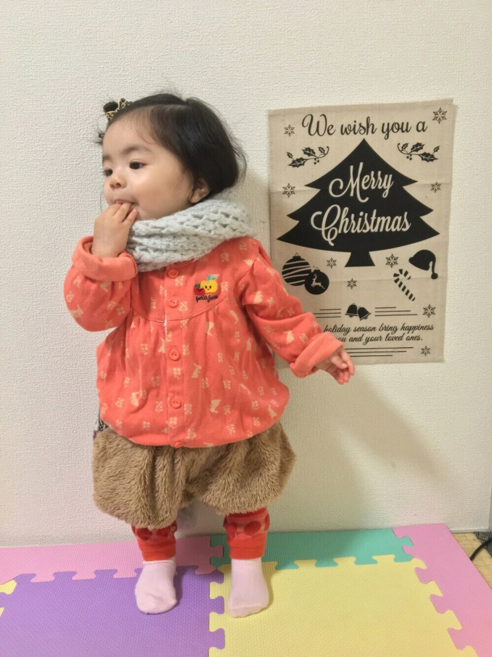 「女の子、1歳、kids、ボーダー巻き巻きフェス、ニットレギンス、レギンス、ボーダー、モコモコパンツ、冬、petit jam」｜「Petit jamのお下がり サイズ90（カーディガン/ボレロ、レッド系）」を使った、☆yuuuuua☆さん（キッズ・70cm）の冬コーディネートの1枚目の写真