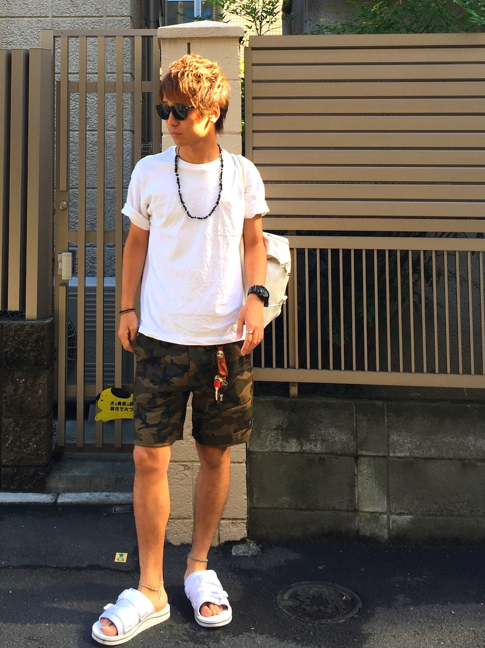 「休日スタイル、カジュアルコーデ、Tシャツ、ゆるコーデ、ビッグT、サンダル、ハーフパンツ、めいさい」｜「Ray-BanのRAY-BAN Sunglasses（サングラス、ブラック系）」を使った、shunさん（メンズ・176cm）の夏コーディネートの1枚目の写真