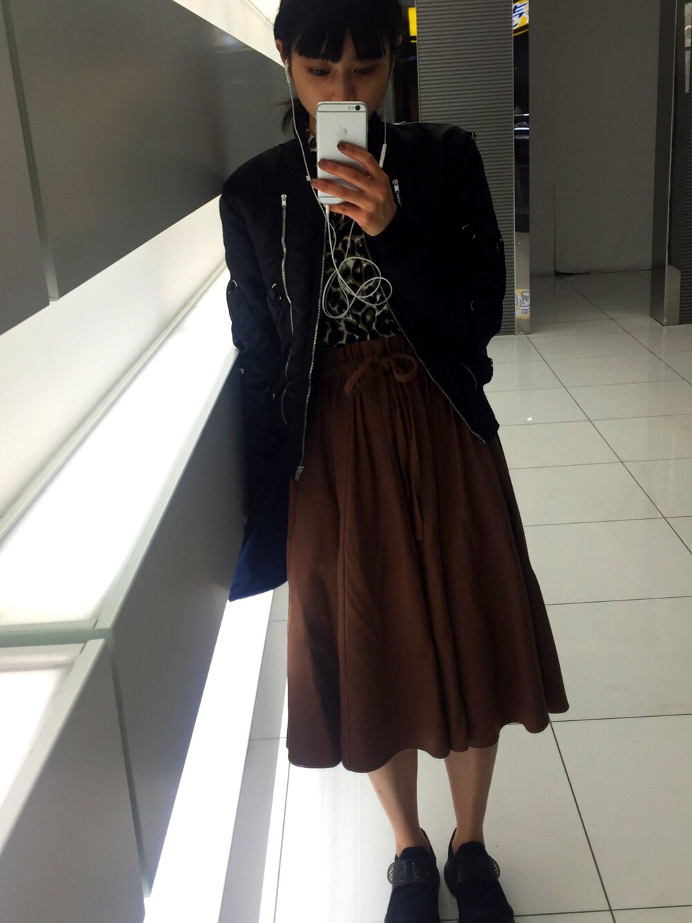 「秋のコーデ、休日スタイル」｜「ADIEU TRISTESSEのアイテム（スカート、ブラウン系）」を使った、加奈さん（レディース・158cm）の秋コーディネートの1枚目の写真