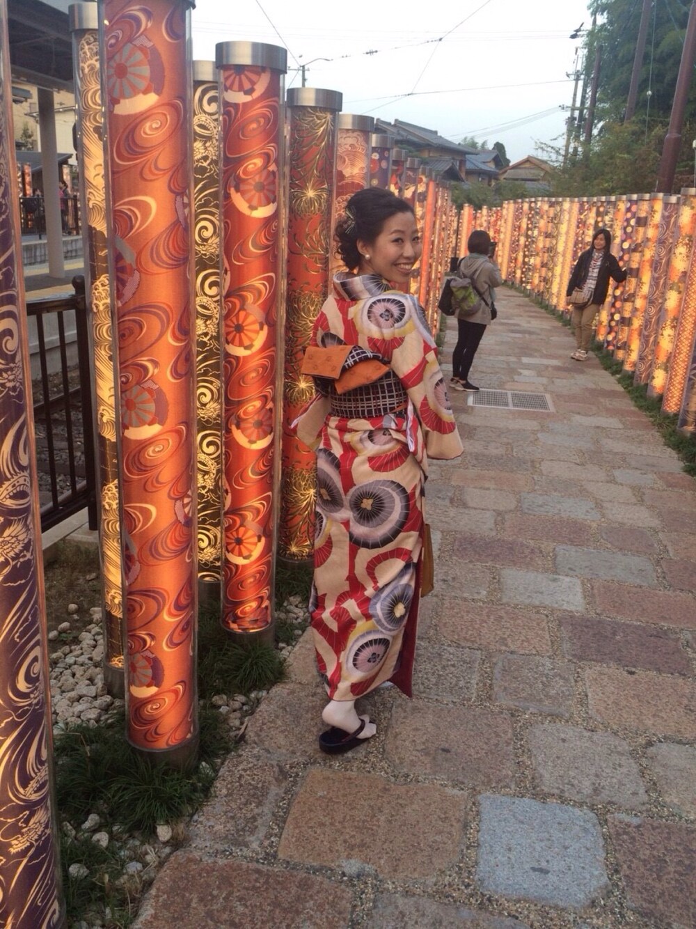 「着物」｜「前のアイテム（オールインワン・サロペット、レッド系）」を使った、AYUMI    HATAKEYAMAさん（レディース・162cm）の秋コーディネートの1枚目の写真