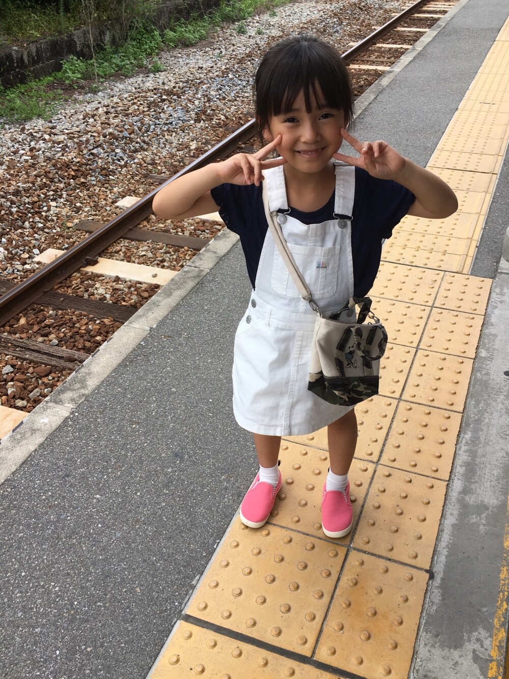 「5歳、年長、ロングヘア、シンプルコーデ」｜「Right-onの【MPS】タンクトップとデザインTシャツのお得なアンサンブル　タンクSET　Tシャツ（Tシャツ/カットソー、ブルー系）」を使った、みなむしこさん（キッズ・110cm）の夏コーディネートの1枚目の写真