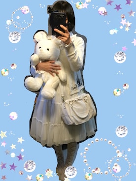 「axes femme（アクシーズファム）のDisney(ディズニー)シルエット柄カーデ（カーディガン/ボレロ、ホワイト系）」を使った、つばさ のあさん（レディース・158cm）の冬コーディネート