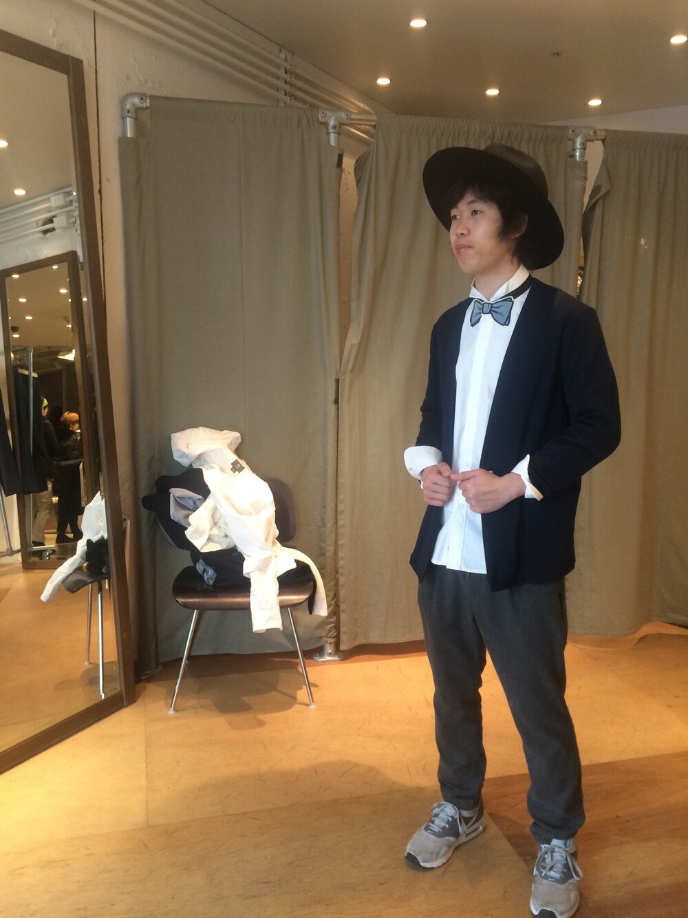 「Lui'sのﾋﾟｰｸﾄﾞ2BJK（テーラードジャケット、ブラック系）」を使った、仲内 広大さん（メンズ・167cm）の春コーディネートの1枚目の写真