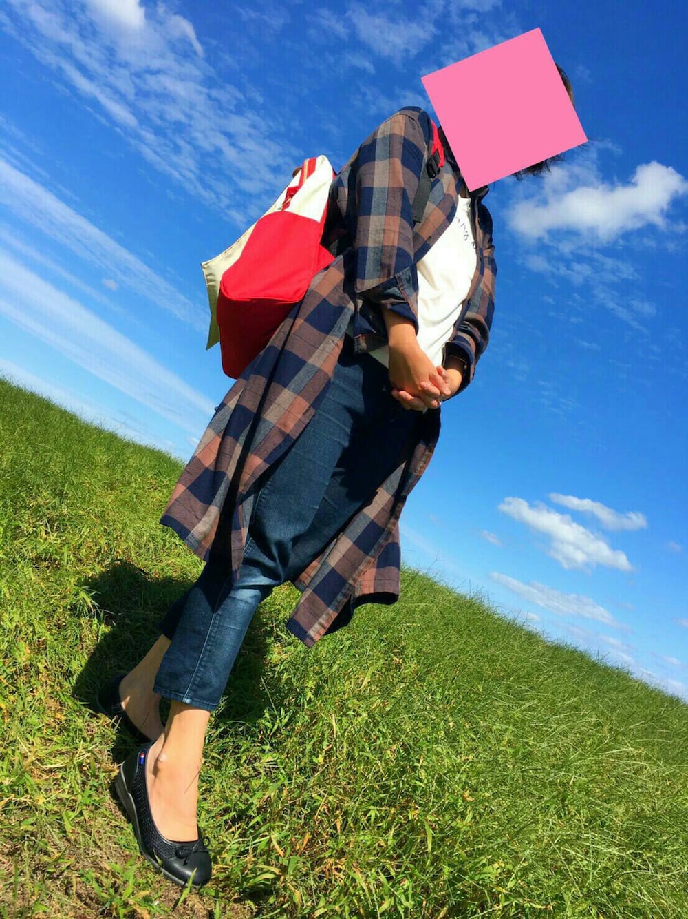 「UNIQLOコーデ、Anello、ELLE」｜「UNIQLOのアイテム（シャツワンピース、ブルー系）」を使った、小林恵理子さん（レディース・161cm）の秋コーディネートの1枚目の写真