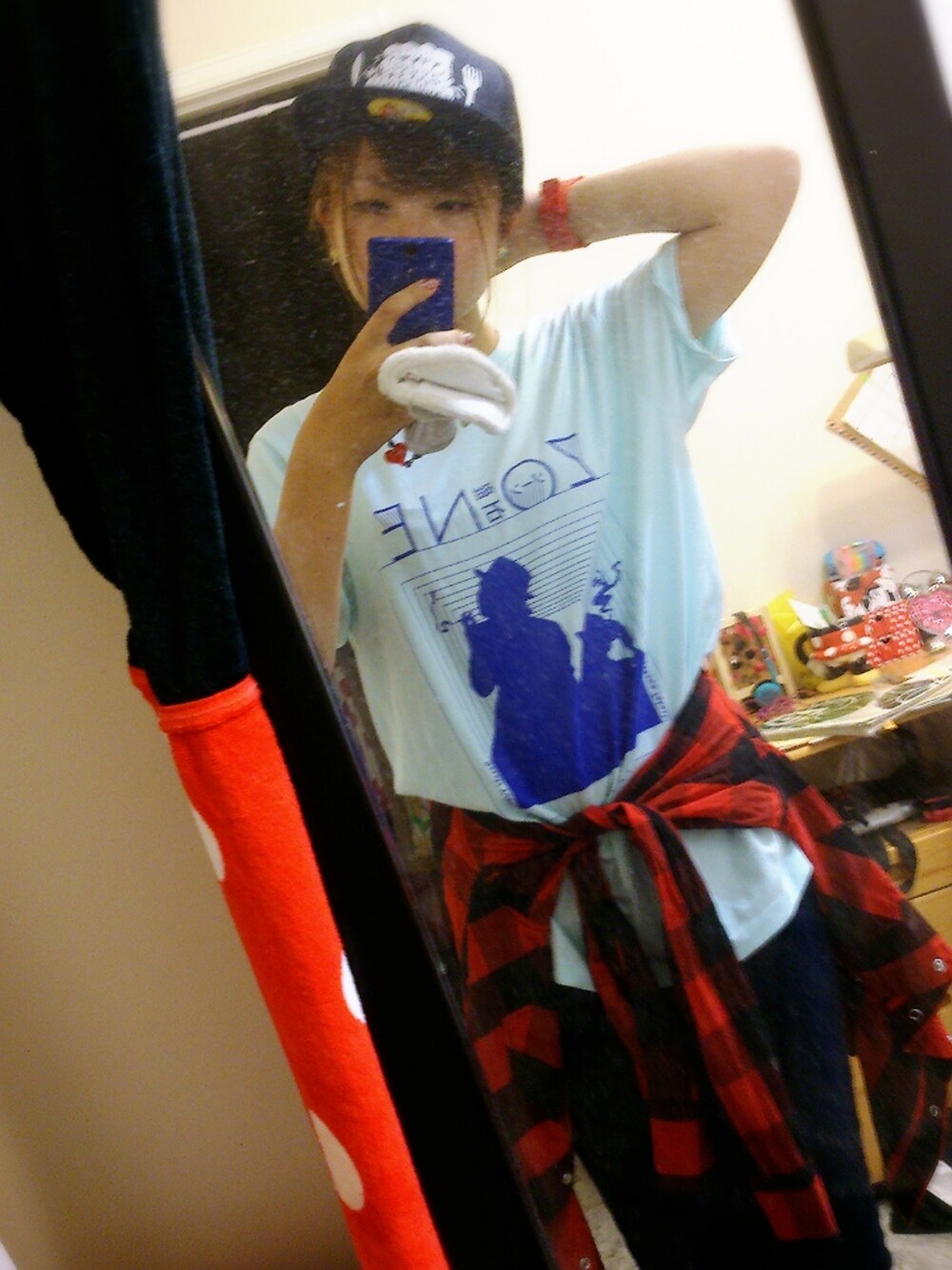 「磁石、ZONE、単独Tシャツ、パパ真キャップ、ダブルアート、芸人さん」｜「パパ真のアイテム（キャップ、ブルー系）」を使った、雑食系女子さん（レディース・160cm）の夏コーディネートの1枚目の写真