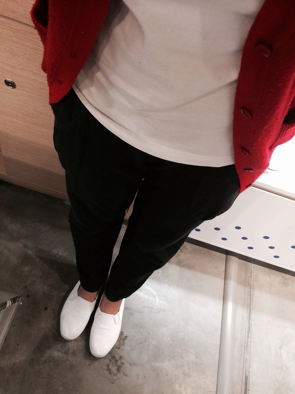 「Kedsのアイテム（モカシン/デッキシューズ、ホワイト系）」を使った、V.cさん（レディース・162cm）の夏コーディネートの1枚目の写真