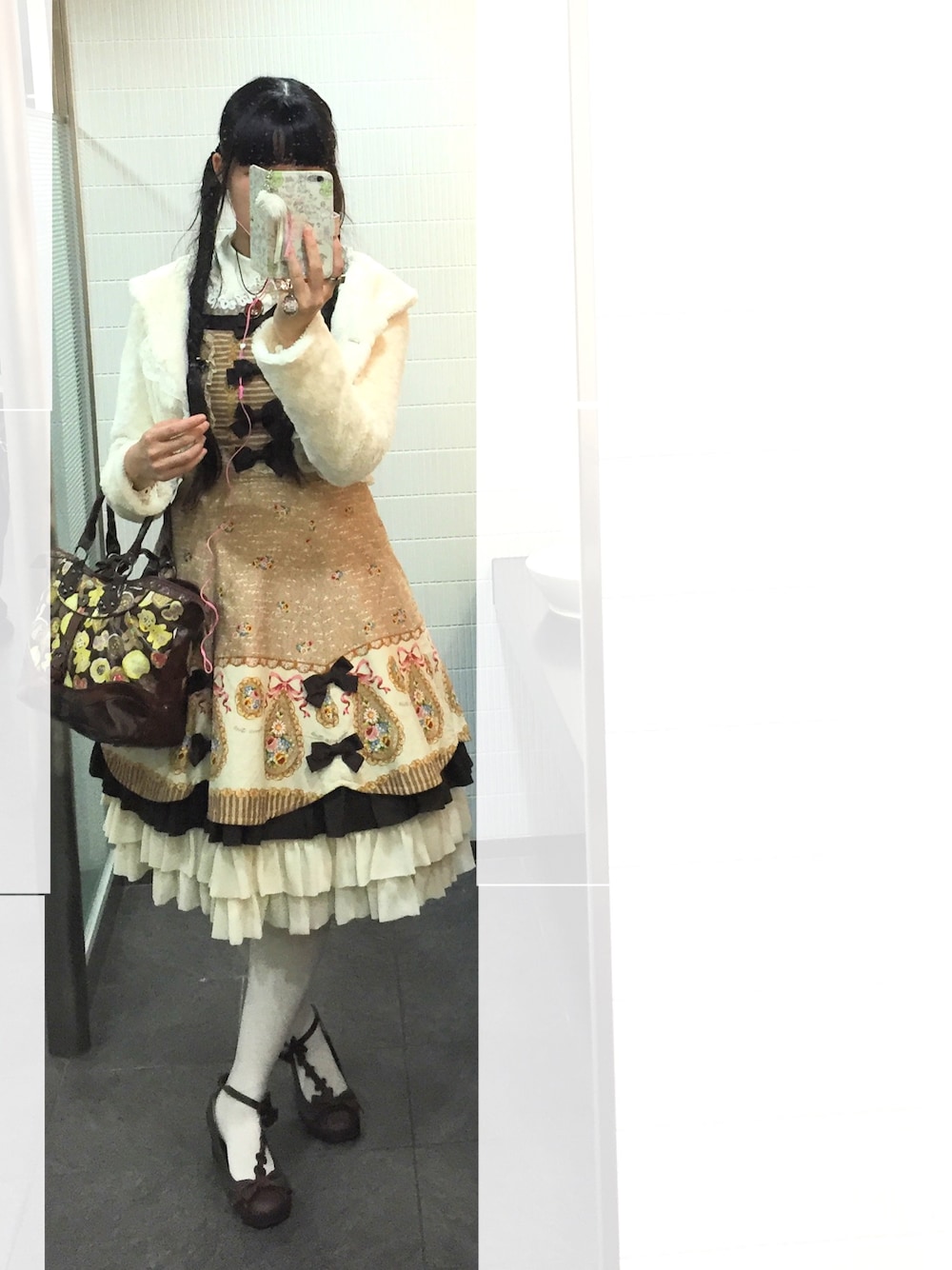 「秋冬、秋のコーデ、もこもこ、フィッシュボーン、茶色、ロリータ、クラシカル、japanese、花柄、休日スタイル」｜「Innocent Worldのアイテム（ワンピース/ドレス、ブラウン系）」を使った、manaca*さん（レディース・168cm）の秋コーディネートの1枚目の写真