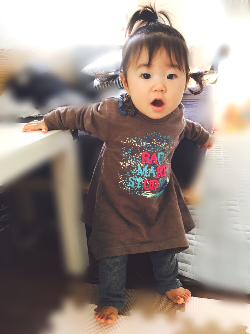 「キッズファッション、kids、カジュアル、おんなのこ」｜「RAGMARTのアイテム（ワンピース、ブラウン系）」を使った、saeeさん（キッズ・70cm）の冬コーディネートの1枚目の写真