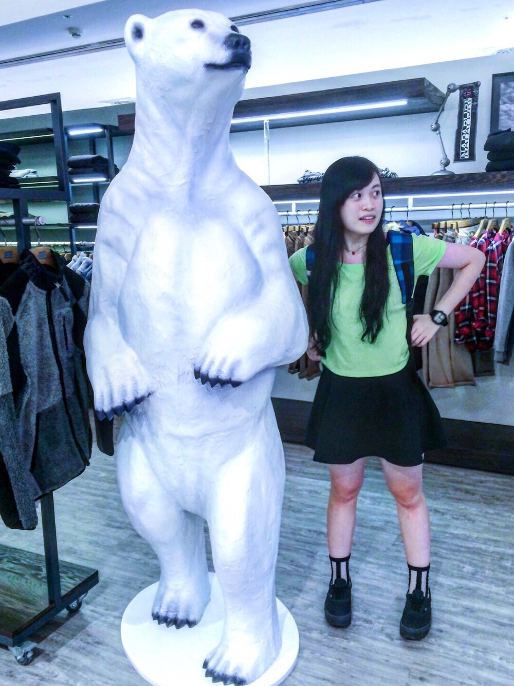「polar、fancy」｜「H&Mのアイテム（Tシャツ/カットソー、グリーン系）」を使った、大衛さん（レディース・161cm）の秋コーディネートの1枚目の写真