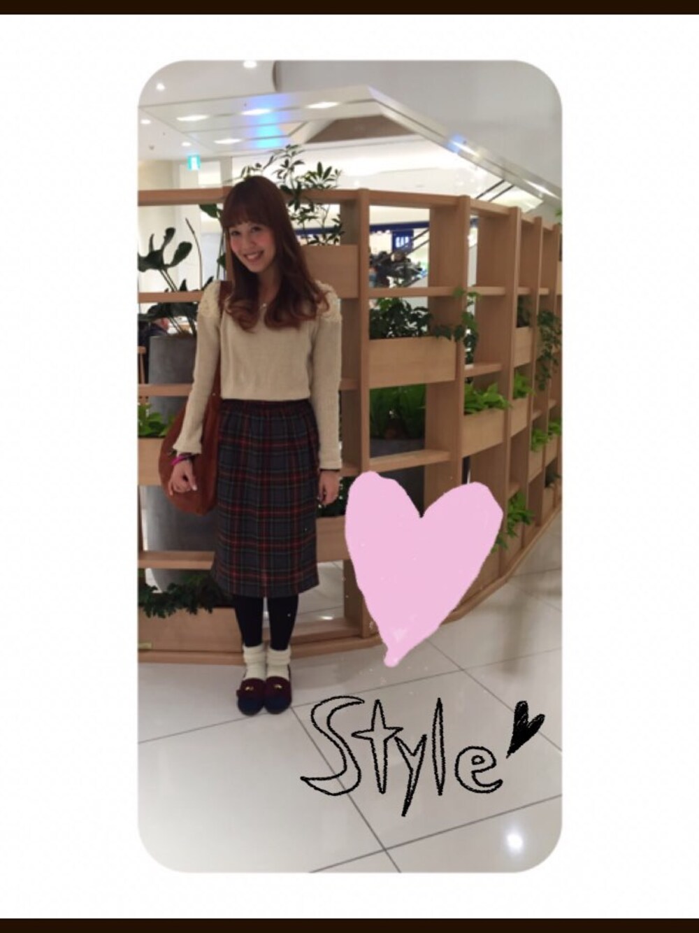 「Linetta、cheek、ORiental TRaffic(ORiental TRaffic)、靴下屋、タッセルシューズ、肩レース、チェックスカート、チェックタイトスカート、タイトスカート、女子会」｜「Cheekのウールガーゼチェックタイトスカート（スカート、グレー系）」を使った、halさん（レディース・149cm）の冬コーディネートの1枚目の写真