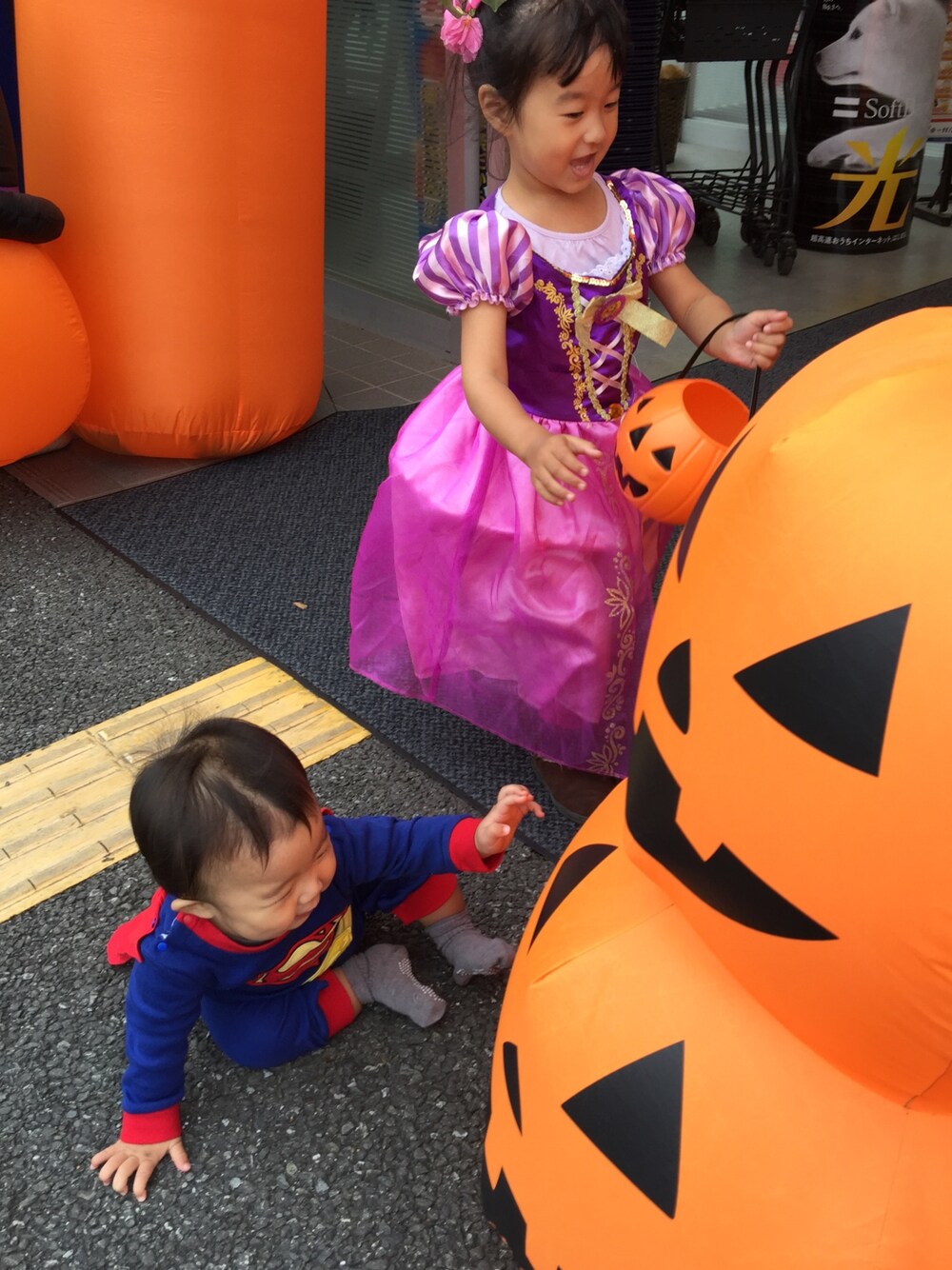 「Disneyのアイテム（ワンピース、ピンク系）」を使った、けいちんさん（キッズ・100cm）の秋コーディネートの1枚目の写真