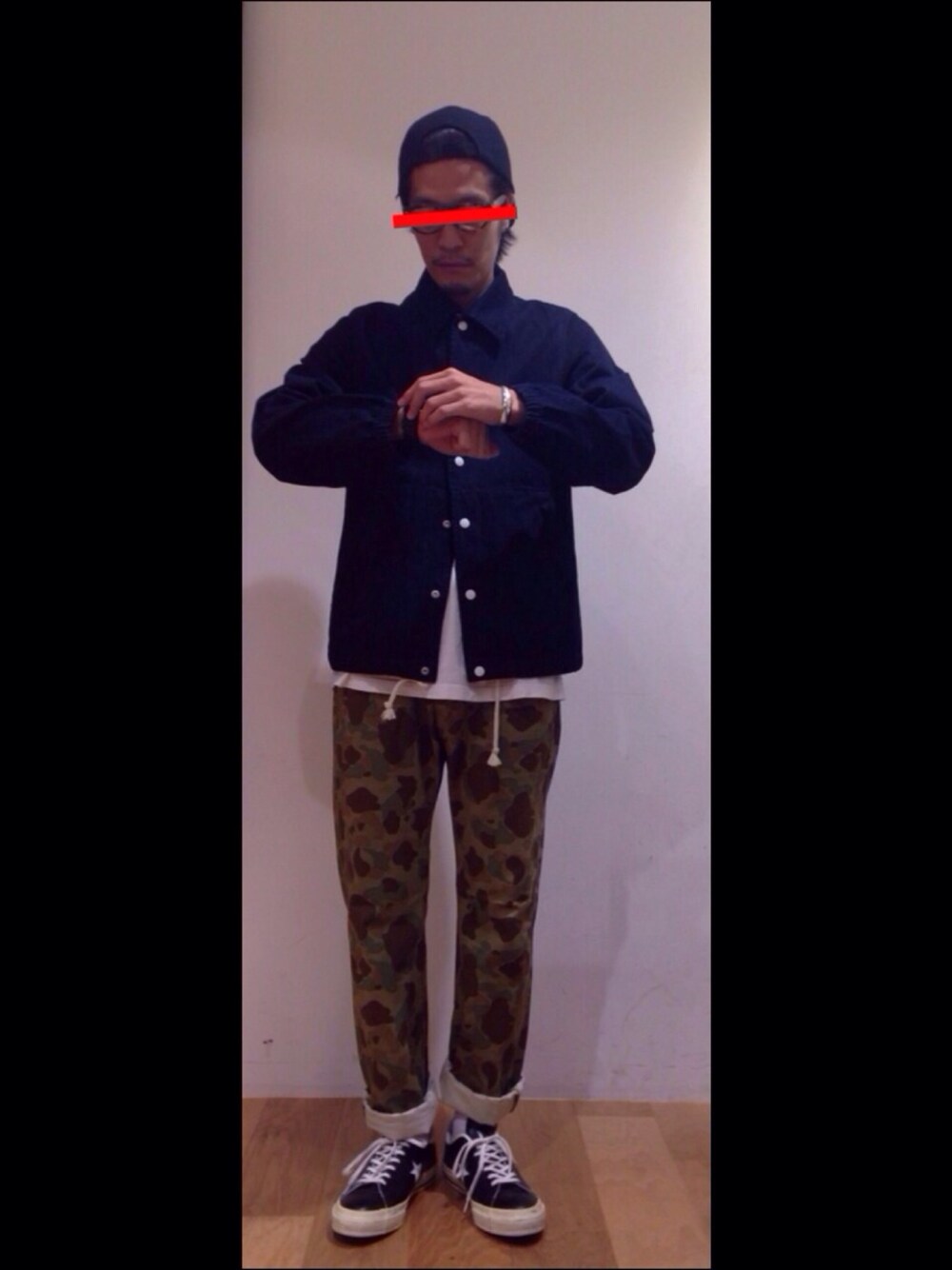 「TOMMYのデニムコーチジャケット（デニムジャケット、ブルー系）」を使った、himさん（メンズ・179cm）の秋コーディネートの1枚目の写真