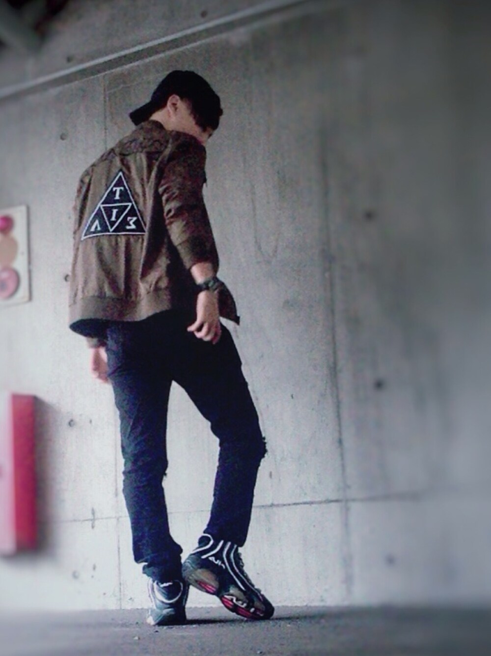 「秋のコーデ、MA-1、ミリタリー、FILA、ストリート」｜「FILAのアイテム（スニーカー、ブラック系）」を使った、✡SHUnKUN✡さん（メンズ・168cm）の秋コーディネートの1枚目の写真