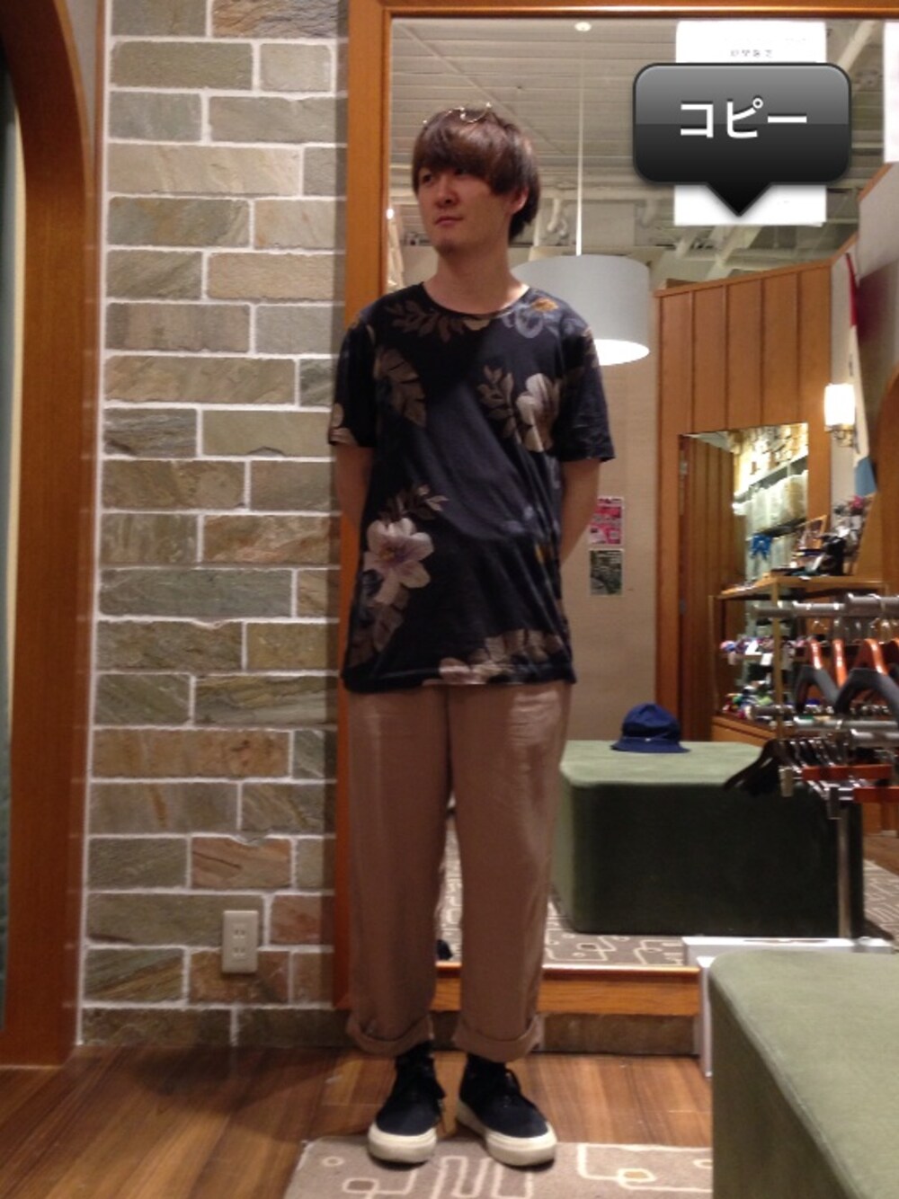 「TEE、花柄、men」｜「DRIES VAN NOTENのHINCHY-PRINT TSHIRT BLACK-FLOWERS （Tシャツ/カットソー、ブラック系）」を使った、タカショウさん（メンズ・169cm）の夏コーディネートの1枚目の写真