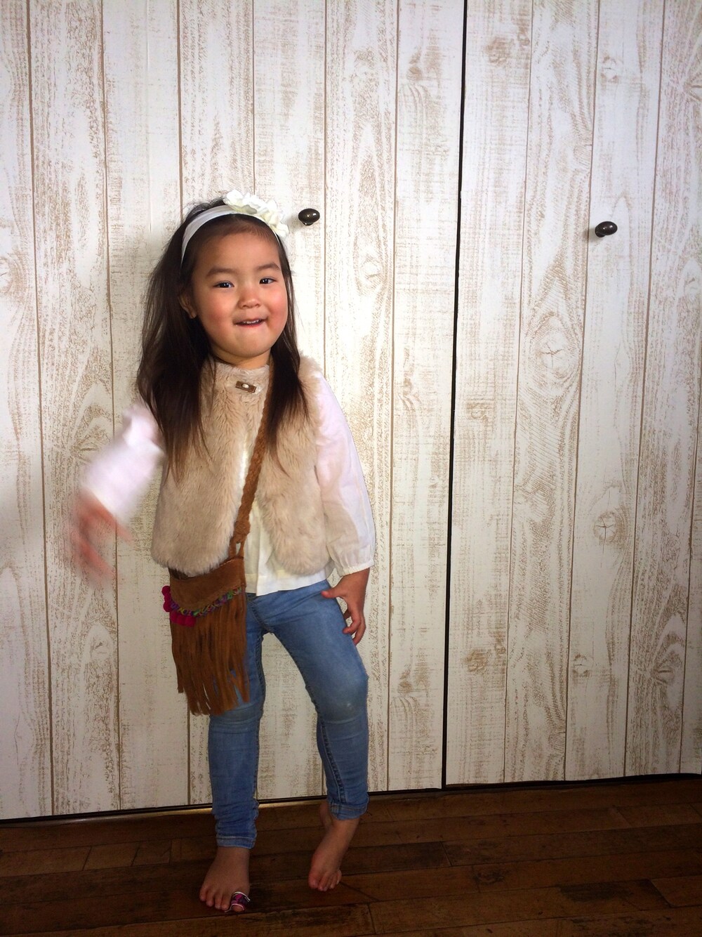 「キッズファッション、女の子、ファーベスト、ZARA、GAP、2歳、H&M、春、2歳8ヶ月」｜「GAPのアイテム（シャツ/ブラウス、ホワイト系）」を使った、あいらぶぱぐさん（キッズ・90cm）の冬コーディネートの1枚目の写真