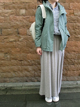 「ワンショルダー」｜「アイテム（マウンテンパーカー）」を使った、イリアさん（レディース・157cm）の冬コーディネート