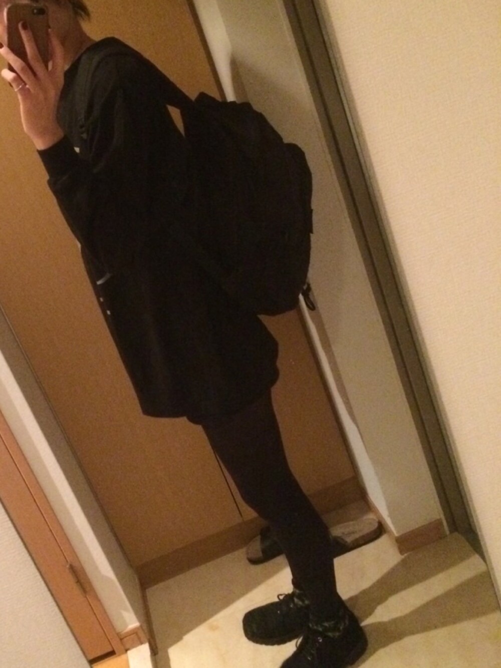「真っ黒コーデ、black、Calvin Klein PLATINUM(Calvin Klein PLATINUM)、コムデギャルソン、トリココムデギャルソン」｜「Calvin Klein Jeansのアイテム（Tシャツ/カットソー、ブラック系）」を使った、Oｋａｙｕさん（レディース・172cm）の秋コーディネートの1枚目の写真