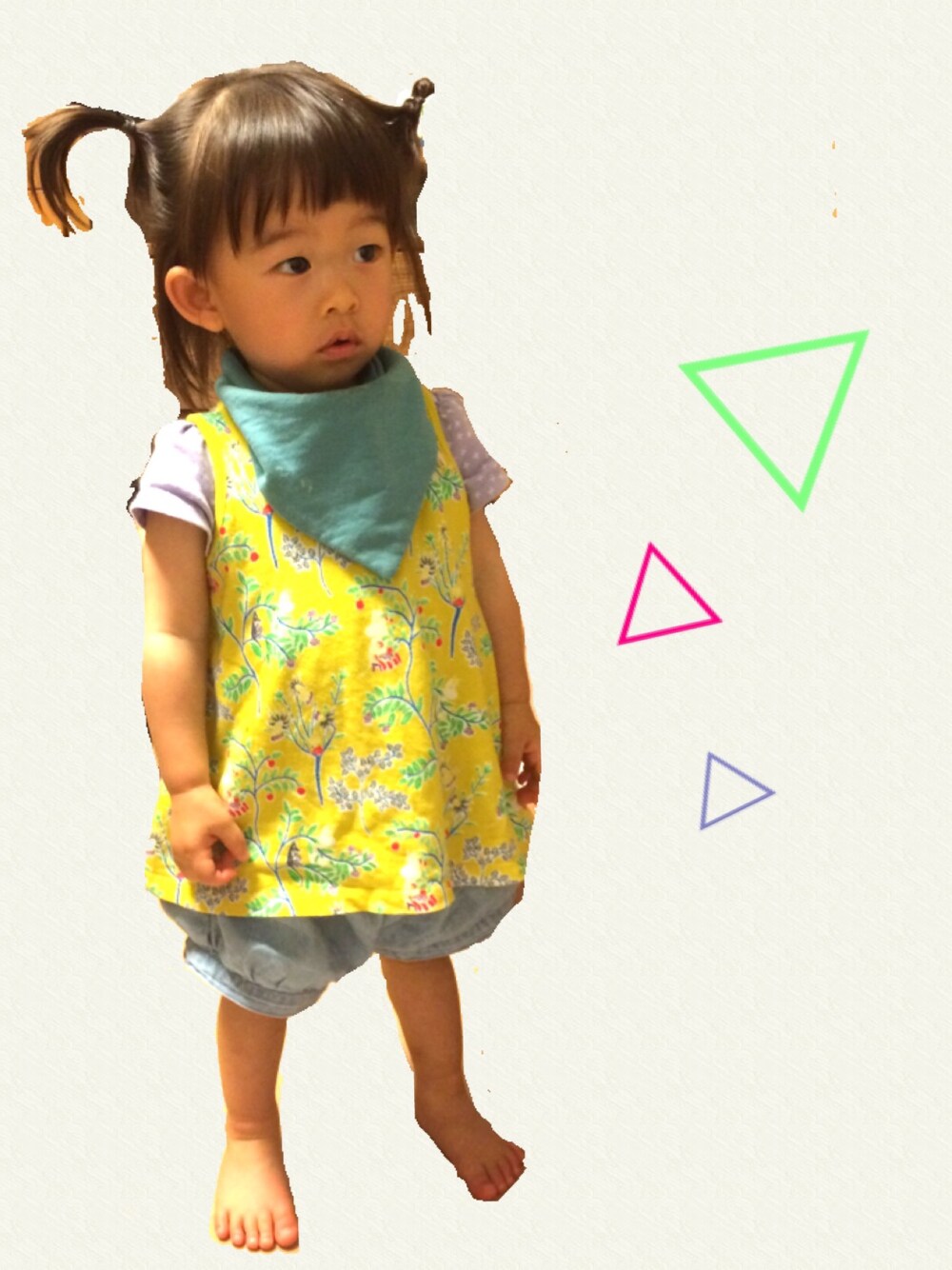 その他のタンクトップ、ブルー系のパンツ、パープル系のロンパースを着用したキッズの夏コーディネートの1枚目の写真