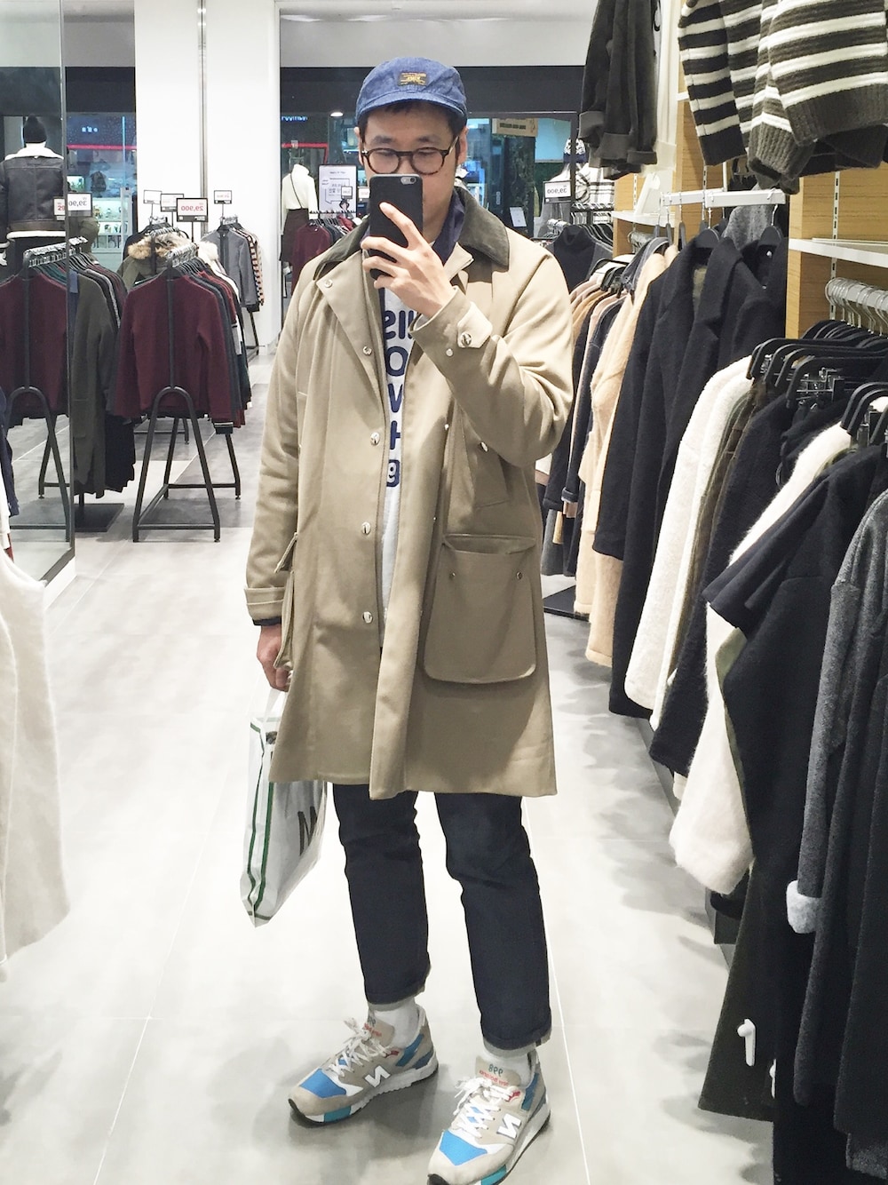 「ACNE、New Balance、A.P.C.、wtaps、BEDWIN、BEDWIN & THE HEARTBREAKERS、daily look」｜「Acne Studiosのアイテム（その他アウター、ベージュ系）」を使った、younsukcrvzy さん（メンズ・184cm）の冬コーディネートの1枚目の写真