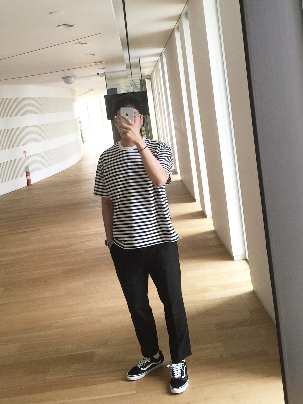 「KRIS VAN ASSCHE、UNIQLO、VANS、street、streetfashion」｜「UNIQLOのアイテム（Tシャツ/カットソー、ホワイト系）」を使った、younsukcrvzy さん（メンズ・184cm）の夏コーディネートの1枚目の写真