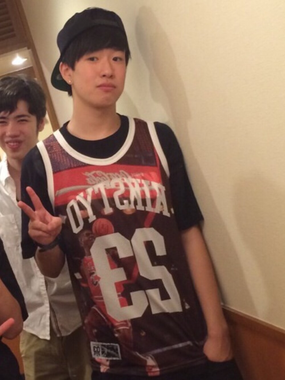 「KIKSTYO、nike jordan、バスケタンク」｜「KIKS TYOのアイテム（Tシャツ/カットソー、レッド系）」を使った、けーたさん（メンズ・179cm）の秋コーディネートの1枚目の写真