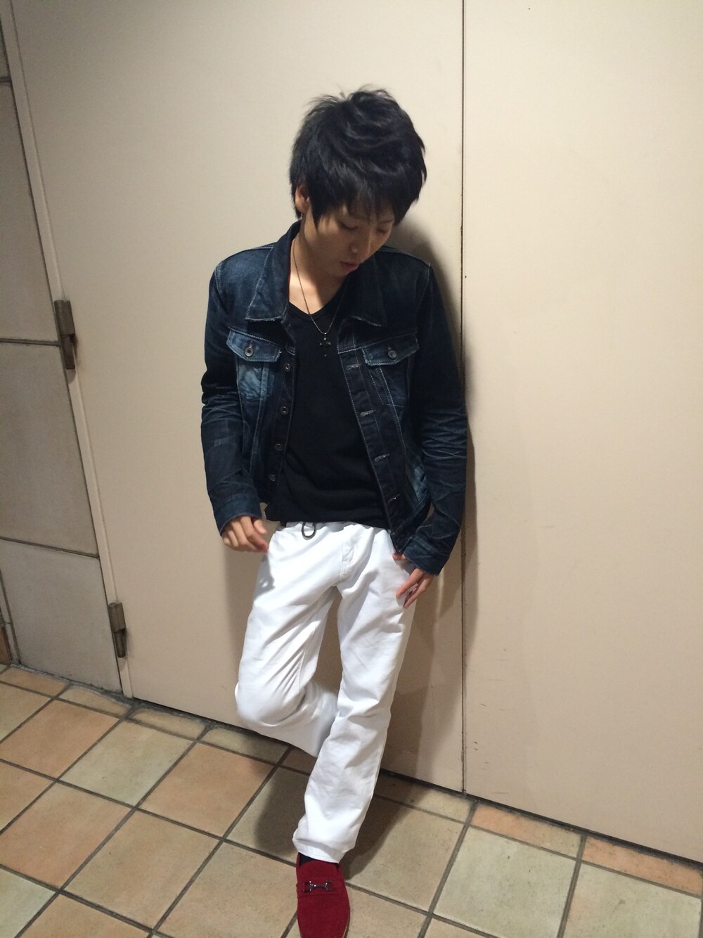 「ジージャン、GOSTAR DE FUGA、BLACK FLAME、xfrm」｜「GOSTAR DE FUGAのアイテム（デニムジャケット、グレー系）」を使った、けーたさん（メンズ・169cm）の秋コーディネートの1枚目の写真