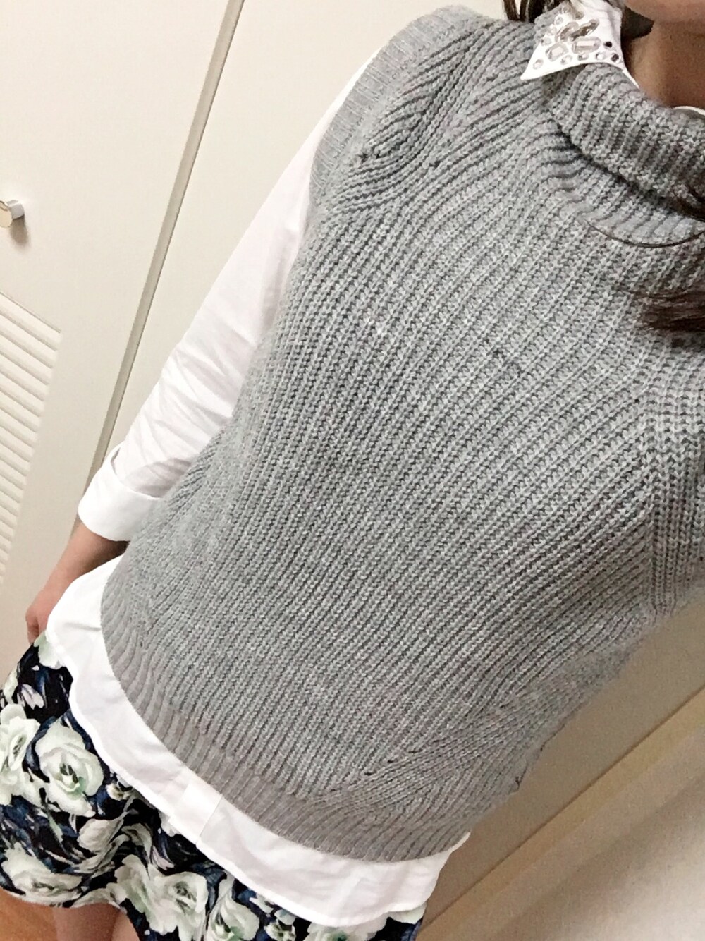 「VISのアイテム（ベスト、グレー系）」を使った、min❁さん（レディース・163cm）の冬コーディネートの1枚目の写真