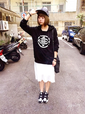 「5（ファイブ）のアイテム（バッグ）」を使った、Mia Liuさん（レディース・165cm）の春コーディネート