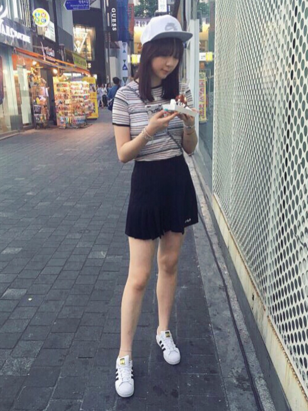 「夏、summer」｜「FILAのアイテム（スカート、ブラック系）」を使った、Yoyo Yungさん（レディース・173cm）の夏コーディネートの1枚目の写真