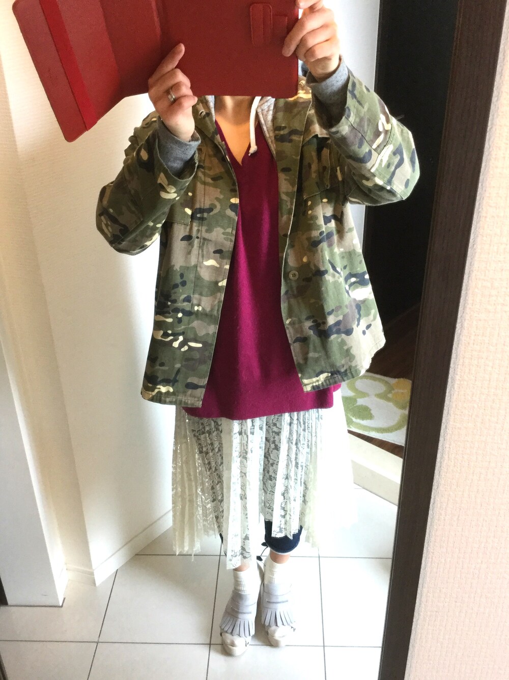 「Omekashiのアイテム（ニット/セーター、パープル系）」を使った、Ai Asakaさん（レディース・157cm）の春コーディネートの1枚目の写真