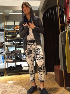 「アイテム（ストール/ショール）」を使った、shimadaさん（メンズ・175cm）の春コーディネート