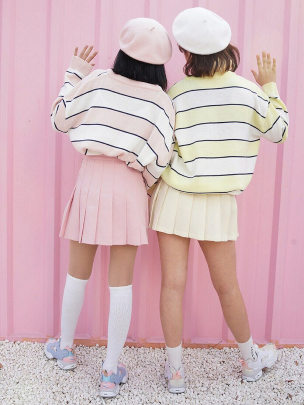 「シンプルコーデ、ootd、パステルカラー、ボーダー、双子コーデ、友達、mixxmix、PANTONE、プリーツスカート、春コーデ」｜「mixxmixのアイテム（スカート、ピンク系）」を使った、mixxmixさん（レディース・159cm）の冬コーディネートの1枚目の写真