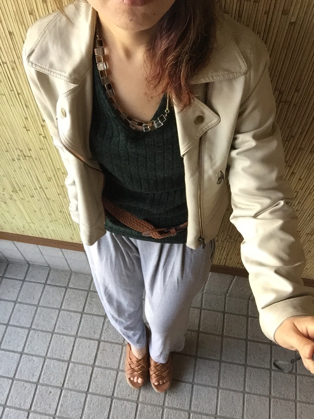 「AS KNOW AS plusのアイテム（スーツジャケット、ホワイト系）」を使った、yuuさん（レディース・155cm）の春コーディネートの1枚目の写真