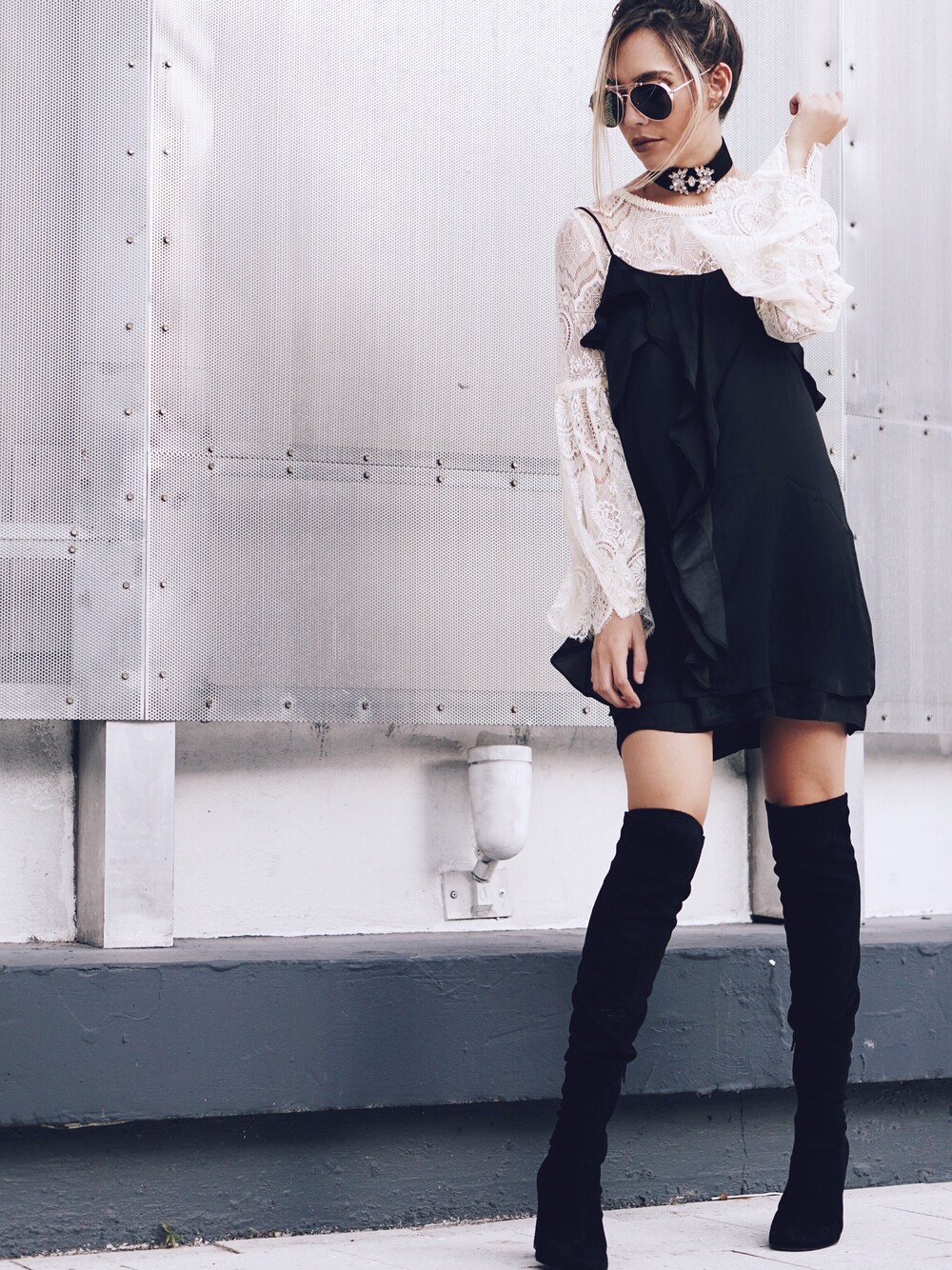 「Boots_TBrand、boots、SlipDress、fall、outfit、ootd、fashion blogger、ZARA、STYLE」｜「ZARAのアイテム（ブーツ、ブラック系）」を使った、Carolina Lindoさん（レディース・170cm）の秋コーディネートの1枚目の写真