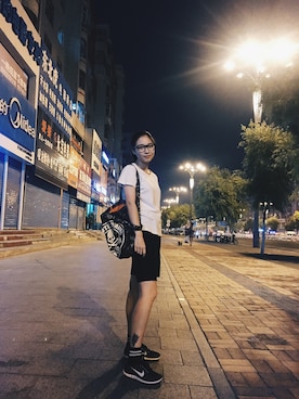 「アイテム（メッセンジャーバッグ、グリーン系）」を使った、易燃易爆的大王さん（レディース・174cm）の秋コーディネート