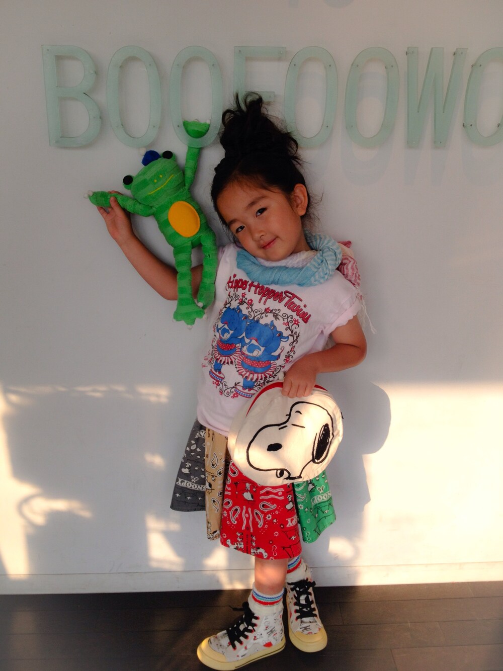 「ブーフーウーWEARコンテスト、ストール、PEANUTS、ハイカット」｜「One deux booのGirls S/S Tee（Tシャツ/カットソー、ピンク系）」を使った、koharuさん（キッズ・110cm）の春コーディネートの1枚目の写真
