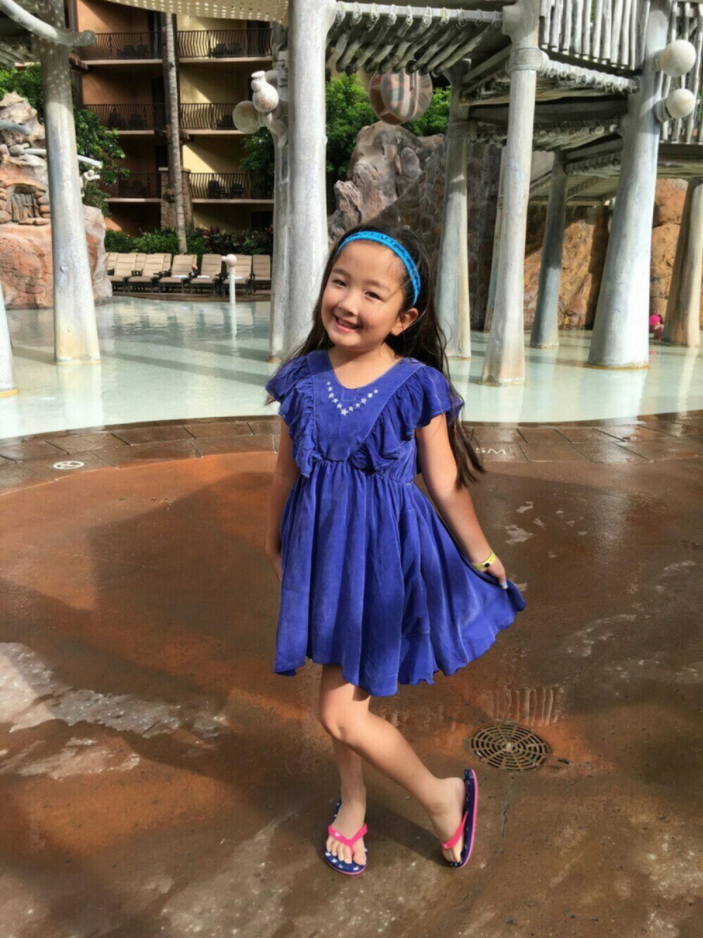 「ブーフーウーWEARコンテスト、ワンピース、夏休み、旅行、アウラニ、7歳、女の子」｜「BOOFOOWOOの大きなフリルのワンピース（ワンピース、ブルー系）」を使った、koharuさん（キッズ・120cm）の夏コーディネートの1枚目の写真