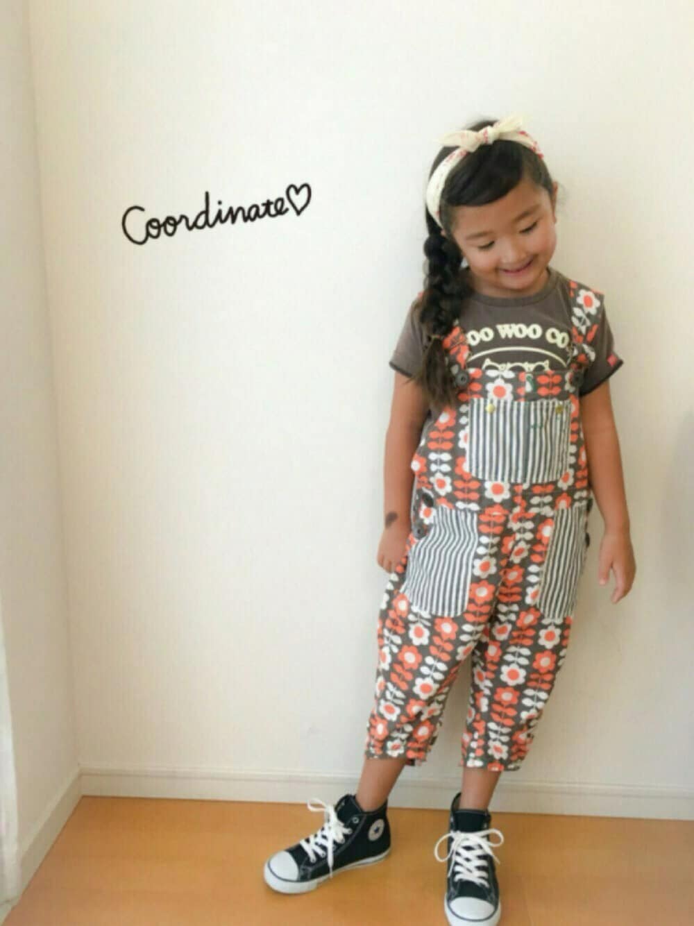 「ブーフーウーWEARコンテスト、サロペット、バンダナ、コンバース、ハイカットスニーカー、女の子、7歳」｜「BOOFOOWOOのバンダナ　Surf'sUPスヌーピー（バンダナ/スカーフ、ベージュ系）」を使った、koharuさん（キッズ・120cm）の夏コーディネートの1枚目の写真