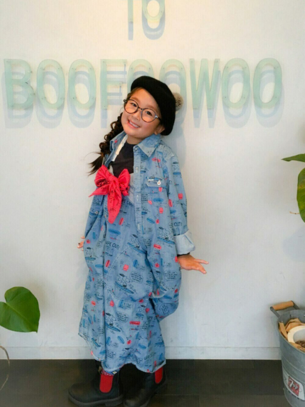「ブーフーウーWEARコンテスト、シャツワンピ、スヌーピー、ベレー帽、めがね、バンダナ」｜「GRIN BUDDYのアイテム（ハンチング/ベレー帽、ブラック系）」を使った、koharuさん（キッズ・120cm）の秋コーディネートの1枚目の写真
