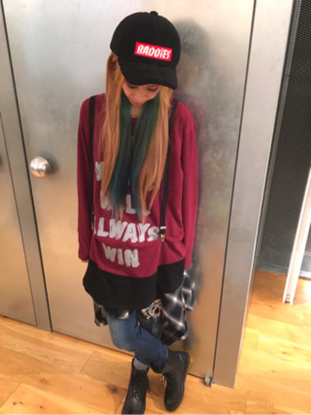 「チェックシャツ、サスペンダー、rock、レースアップブーツ、スキニーデニム、WWL!、ワールドワイドラブ、ボアキャップ、わーらぶ、 ワーラブ」｜「WORLD WIDE LOVE!のサス付きチュニックTシャツ（Tシャツ/カットソー、レッド系）」を使った、FURUSHOさん（レディース・165cm）の秋コーディネートの1枚目の写真