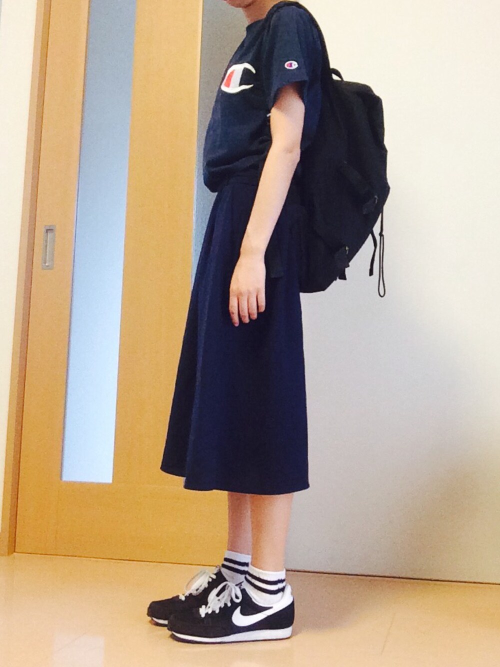 「オールネイビー、ガウチョパンツ、バックパック、スニーカー、Tシャツ、シンプル、シンプルコーデ、メンズライク、ワントーンコーデ、カジュアルコーデ」｜「GUの（GU）イージードレープガウチョパンツＢ（パンツ、ブルー系）」を使った、ぴさん（レディース・161cm）の夏コーディネートの1枚目の写真
