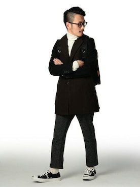 「タケオキクチ(TAKEO KIKUCHI)」｜「アイテム（チェスターコート）」を使った、大場　貴友さん（メンズ・162cm）の秋コーディネート