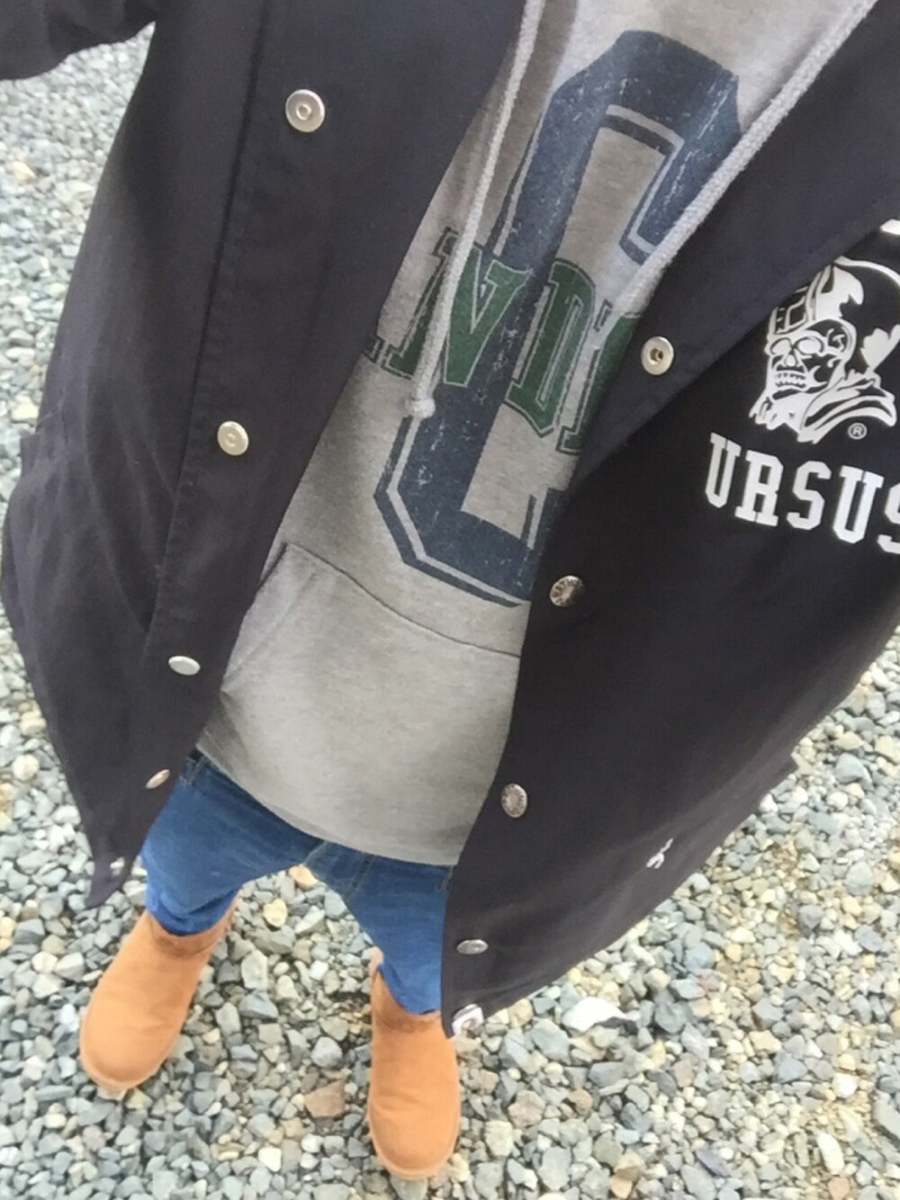 「WEGO、Bape、コーチジャケット、サルエルパンツ、VANS、ムートンブーツ」｜「WEGOのWEGO/オールドスクールプルパーカー（パーカー、グレー系）」を使った、たかちゃんさん（メンズ・164cm）の冬コーディネートの1枚目の写真
