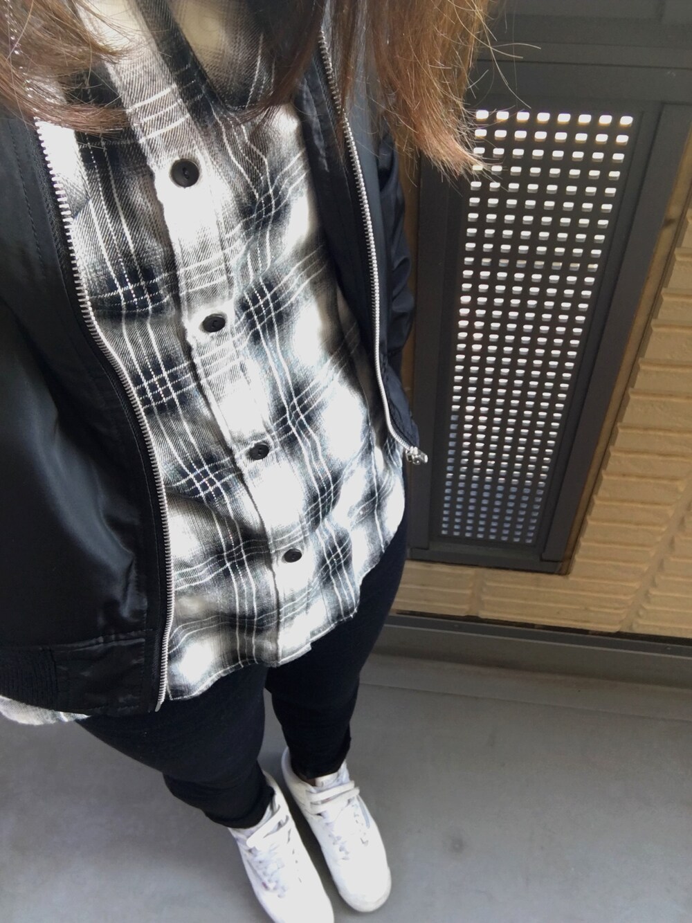 「スニーカーコーデ、モノートーン、シロクロ、パンツスタイル、リーボックフリースタイル、リュック女子、スニーカー女子」｜「UNIQLOのアイテム（シャツ/ブラウス、ホワイト系）」を使った、yuko kanekoさん（レディース・157cm）の夏コーディネートの1枚目の写真