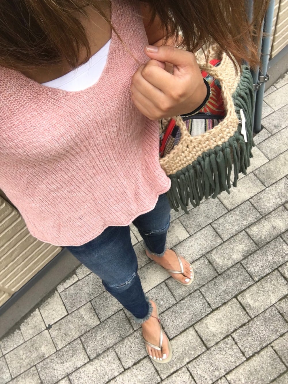 「キレイめ、大人カジュアル、ビーサン、ニットキャミソール、セルフネイル、ハンドネイル、ターコイズブルー、夏、ハワイアナス」｜「American Eagleのアイテム（キャミソール、ピンク系）」を使った、yuko kanekoさん（レディース・157cm）の夏コーディネートの1枚目の写真