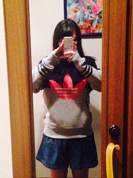 「アイテム（デニムスカート、グレー系）」を使った、あつここさん（レディース・157cm）の春コーディネート